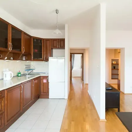 Apartament Spacious By Airport Train Old Town *
