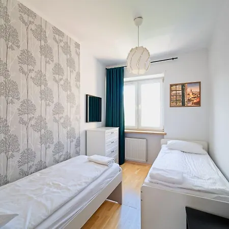 Spacious By Airport Train Old Town *