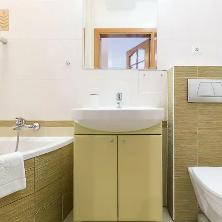 Apartamento Spacious By Airport Train Old Town